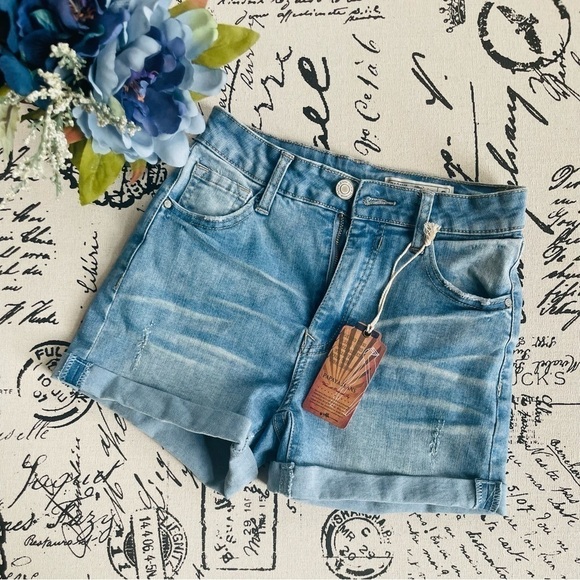 🏷️ 4/$25 NWT Papaya Cuffed High-Rise Denim Shorts in Light Denim, Size Small - Picture 5 of 8